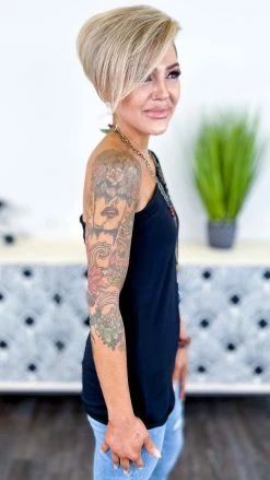 The ZigZag Stripe Black Basic Spaghetti Tank