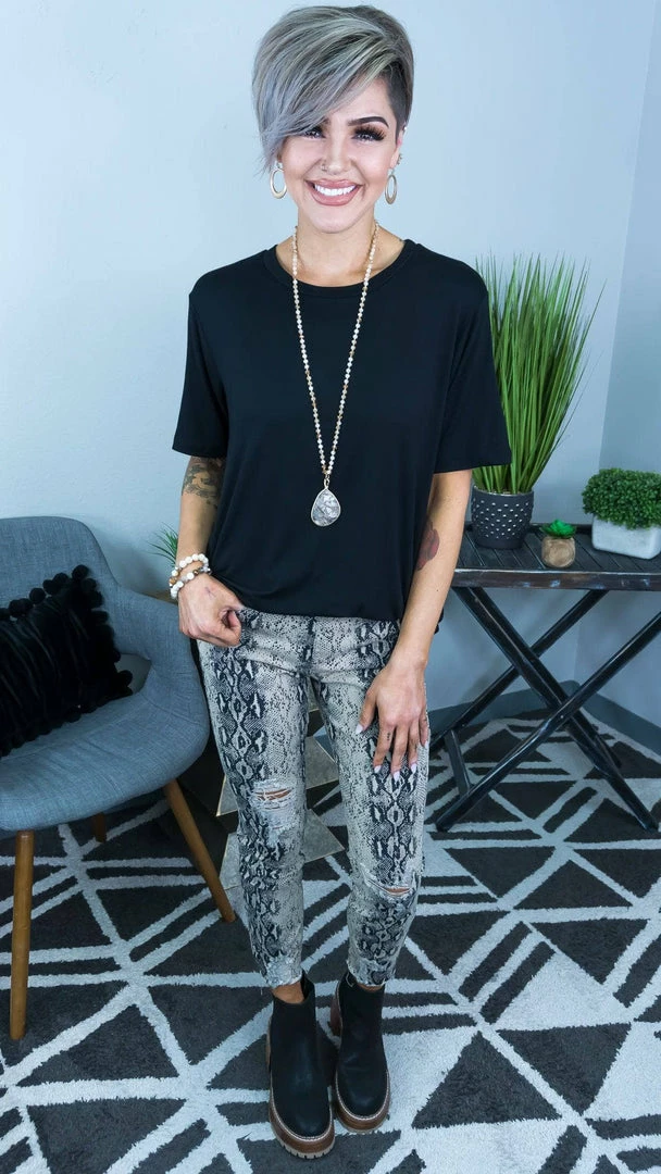 The ZigZag Stripe Black Boyfriend Tee