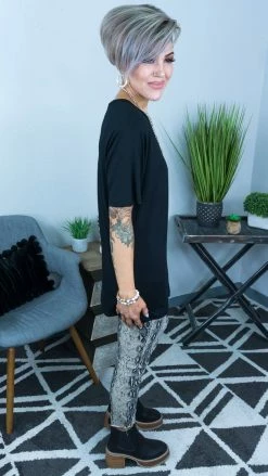 The ZigZag Stripe Black Boyfriend Tee