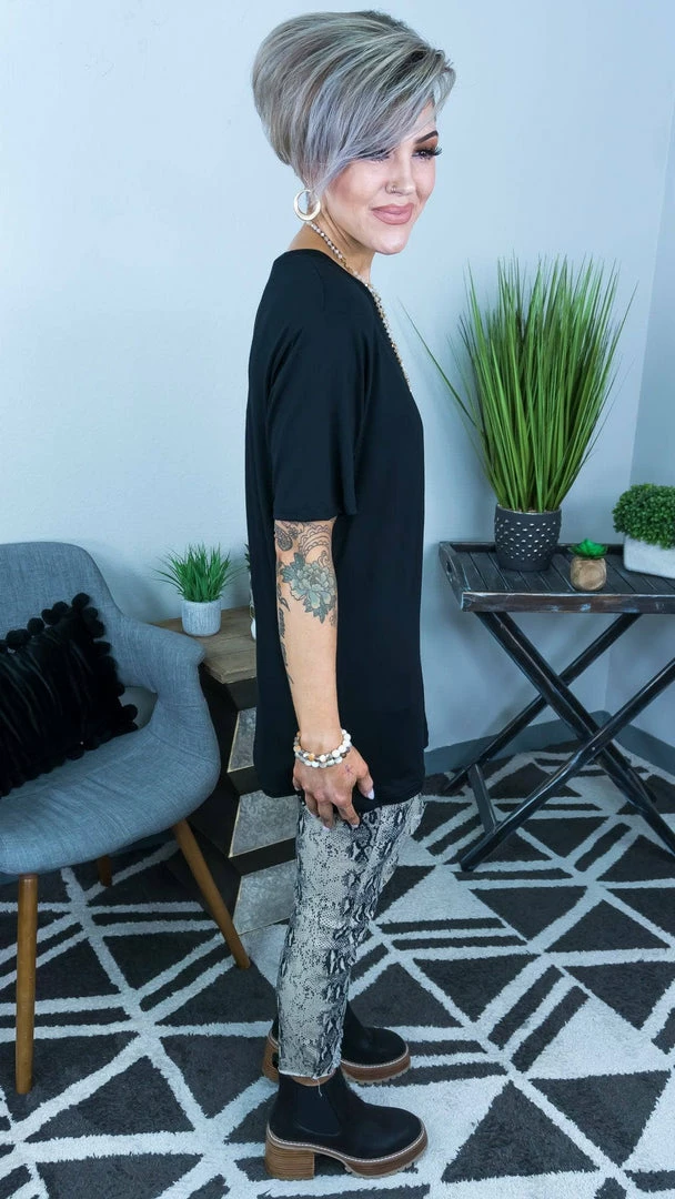 The ZigZag Stripe Black Boyfriend Tee