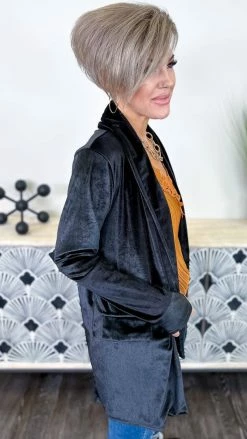 The ZigZag Stripe OUTERWEAR Black Chic Status Blazer