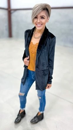 The ZigZag Stripe OUTERWEAR Black Chic Status Blazer