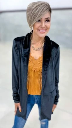 The ZigZag Stripe OUTERWEAR Black Chic Status Blazer