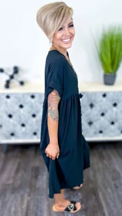 The ZigZag Stripe Black City Sleek Midi Dress