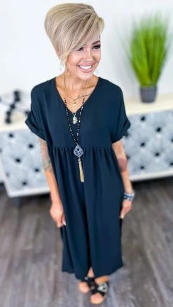 The ZigZag Stripe Black City Sleek Midi Dress