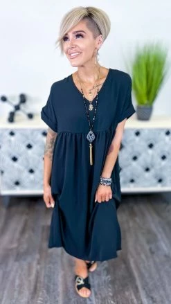 The ZigZag Stripe Black City Sleek Midi Dress