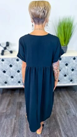 The ZigZag Stripe Black City Sleek Midi Dress