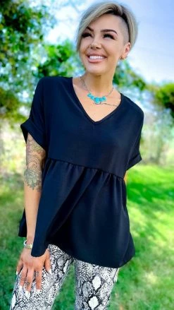 The ZigZag Stripe Black City Sleek Top