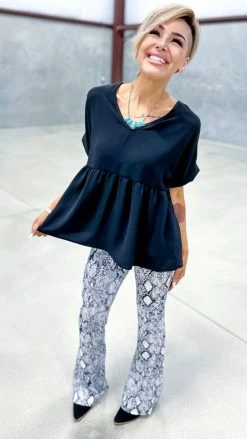 The ZigZag Stripe Black City Sleek Top