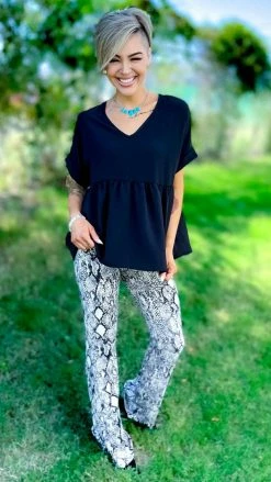 The ZigZag Stripe Black City Sleek Top