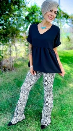 The ZigZag Stripe Black City Sleek Top