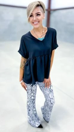 The ZigZag Stripe Black City Sleek Top