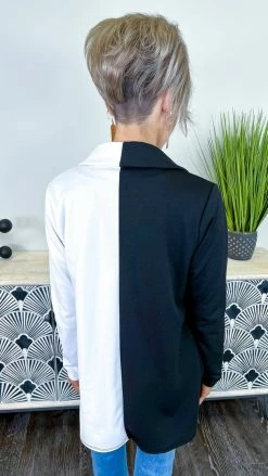 The ZigZag Stripe OUTERWEAR Black Colorblock Blazer