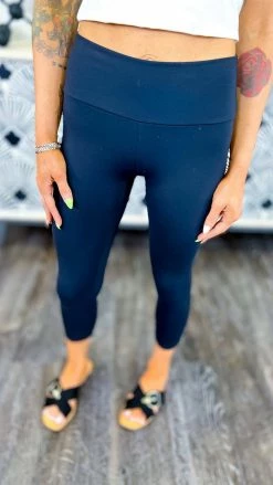 The ZigZag Stripe Black Cropped Elite Leggings