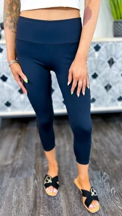 The ZigZag Stripe Black Cropped Elite Leggings