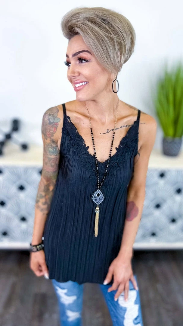 The ZigZag Stripe TOPS & TUNICS Black Everyday Elegance Tank