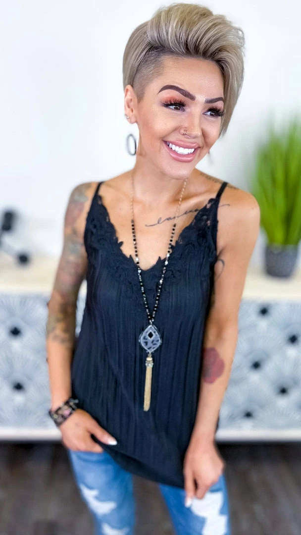 The ZigZag Stripe TOPS & TUNICS Black Everyday Elegance Tank