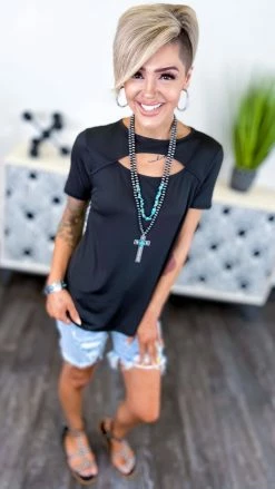 The ZigZag Stripe Black Fashion Update Top TOPS & TUNICS