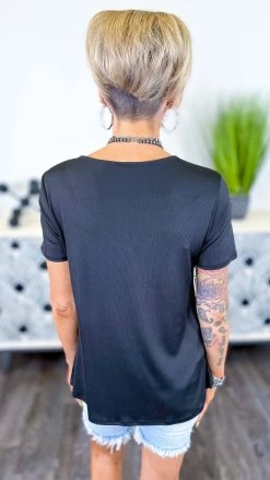 The ZigZag Stripe Black Fashion Update Top TOPS & TUNICS