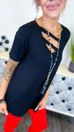 The ZigZag Stripe TOPS & TUNICS Black Favorite Basic Top