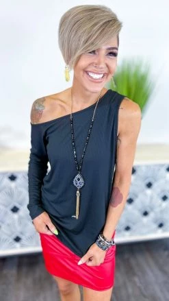 The ZigZag Stripe TOPS & TUNICS Black Flirtatious Relationship Top