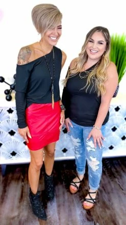 The ZigZag Stripe TOPS & TUNICS Black Flirtatious Relationship Top