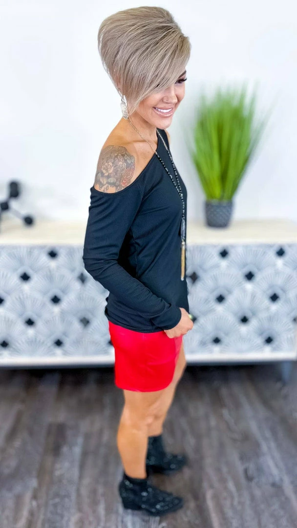 The ZigZag Stripe TOPS & TUNICS Black Flirtatious Relationship Top