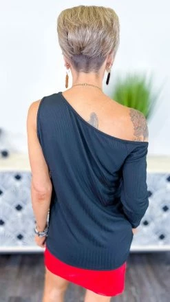 The ZigZag Stripe TOPS & TUNICS Black Flirtatious Relationship Top