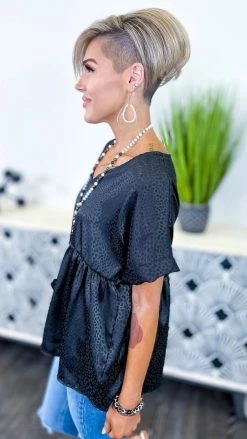 The ZigZag Stripe TOPS & TUNICS Black Leopard City Sleek Top