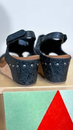Very G Black Liberty Tooled Wedges