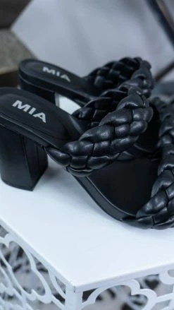 MIA SHOES Black Maine Heels