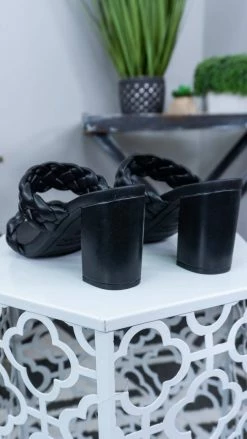 MIA SHOES Black Maine Heels