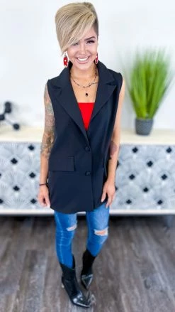 The ZigZag Stripe OUTERWEAR Black Martini Nights Vest