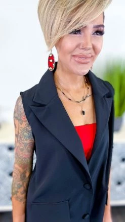 The ZigZag Stripe OUTERWEAR Black Martini Nights Vest