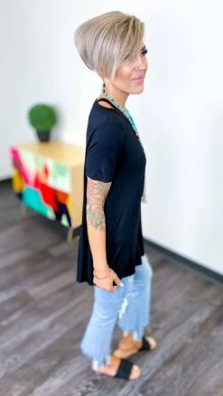 The ZigZag Stripe TOPS & TUNICS Black New Clues Top