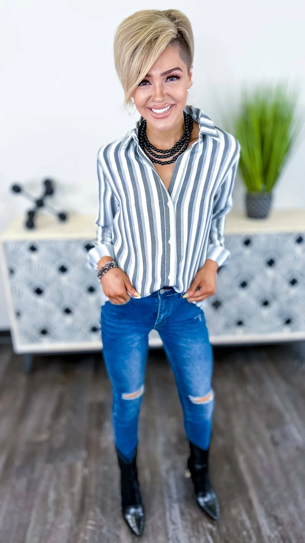 The ZigZag Stripe Black Passing By Top