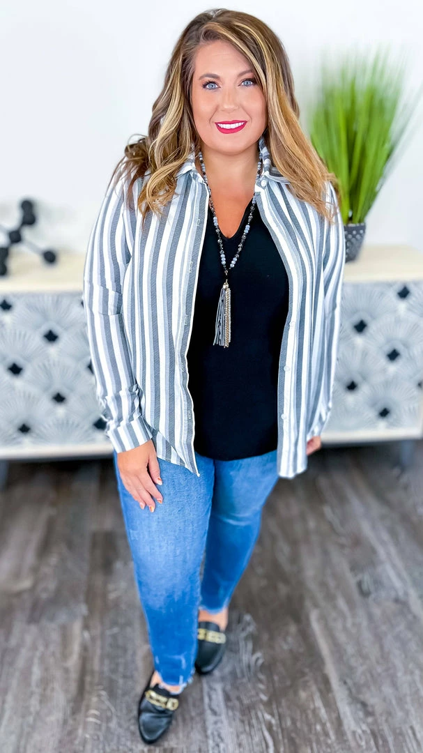 The ZigZag Stripe Black Passing By Top