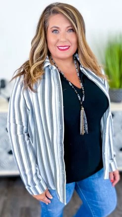 The ZigZag Stripe Black Passing By Top