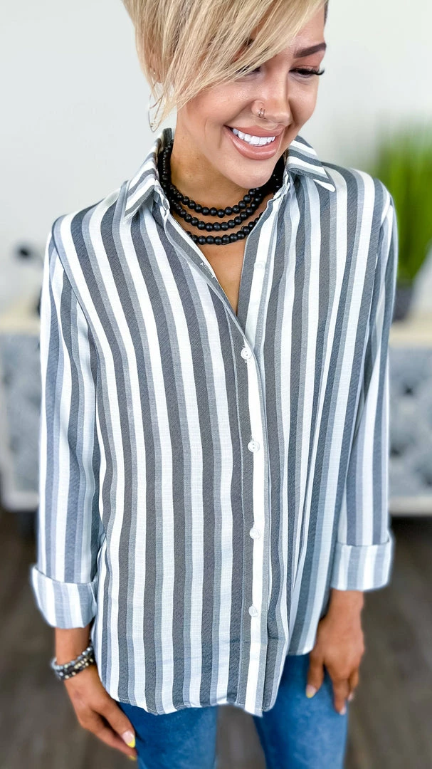 The ZigZag Stripe Black Passing By Top