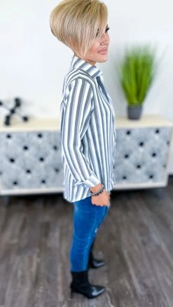 The ZigZag Stripe Black Passing By Top