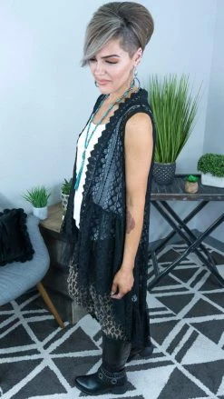 Origami OUTERWEAR Black Sway With You Vest