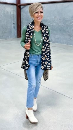 Your Fashion Wholesale Black Totally Convinced Vest OUTERWEAR