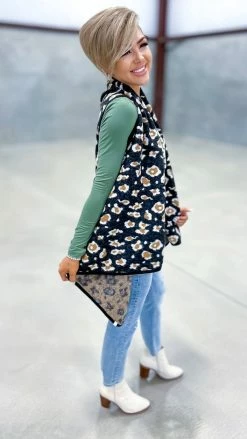 Your Fashion Wholesale Black Totally Convinced Vest OUTERWEAR