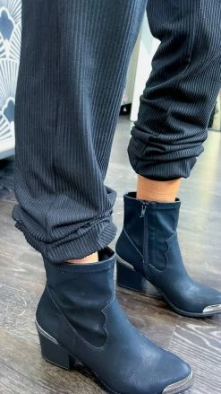 The ZigZag Stripe MATCHING SETS Black Utmost Comfort Set