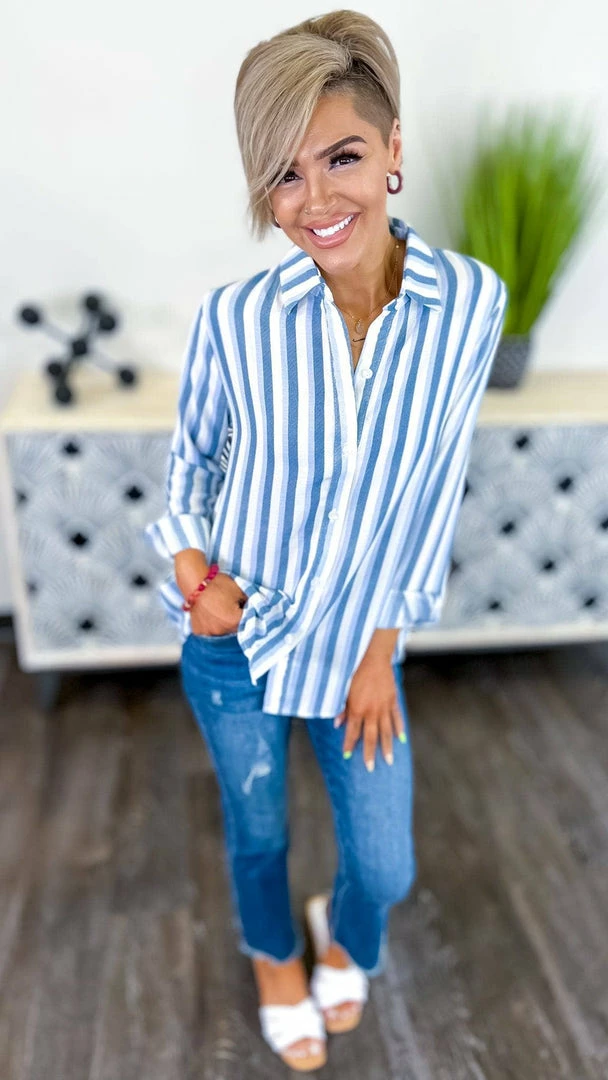 The ZigZag Stripe Blue Passing By Top