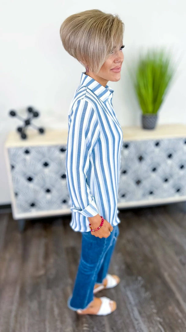 The ZigZag Stripe Blue Passing By Top