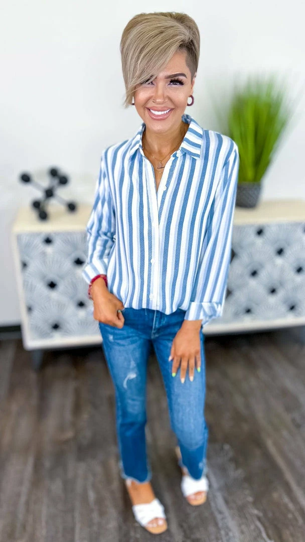 The ZigZag Stripe Blue Passing By Top