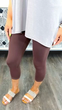 The ZigZag Stripe BOTTOMS Brown Cropped Elite Leggings