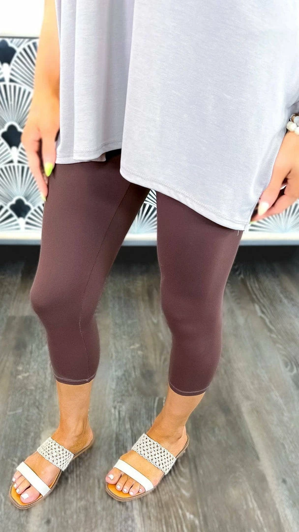 The ZigZag Stripe BOTTOMS Brown Cropped Elite Leggings
