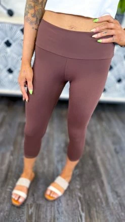 The ZigZag Stripe BOTTOMS Brown Cropped Elite Leggings